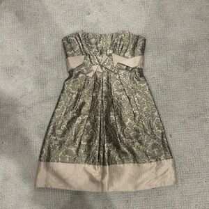 BCBGMAXAZRIA 100% Silk Strapless
Dress Never Worn - Size 0